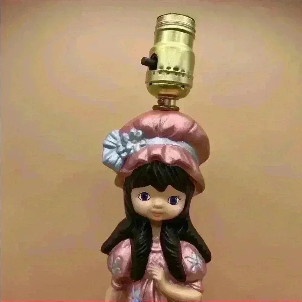 Vintage Handmade 70s Prairie Doll Pink Bonnet Girl Porcelain Table Lamp 16” Tall - Picture 2 of 10